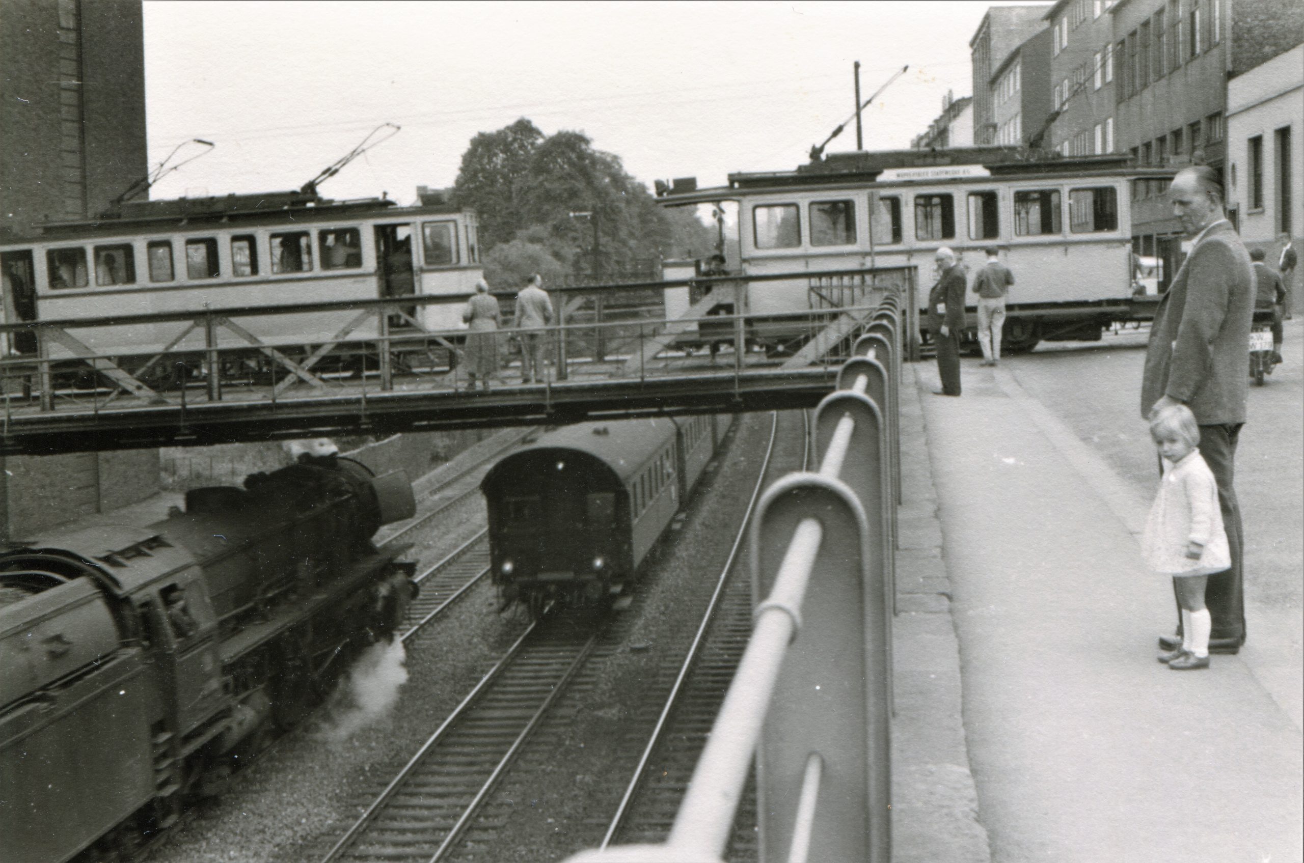 Featured image for “KW26/2026 – Wuppertal: Drunter und drüber am Clef”